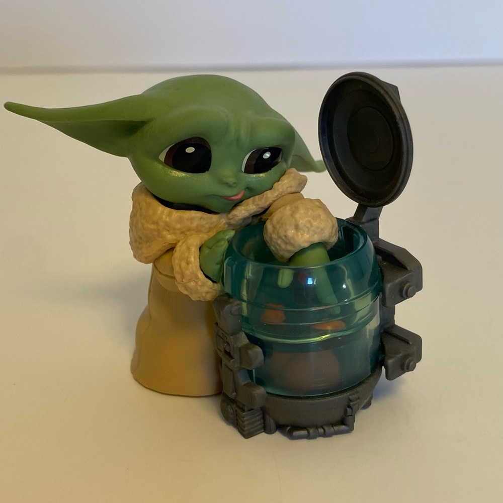 Star Wars The Bounty Collection Series 3 The Child Grogu "Curious Child" figure